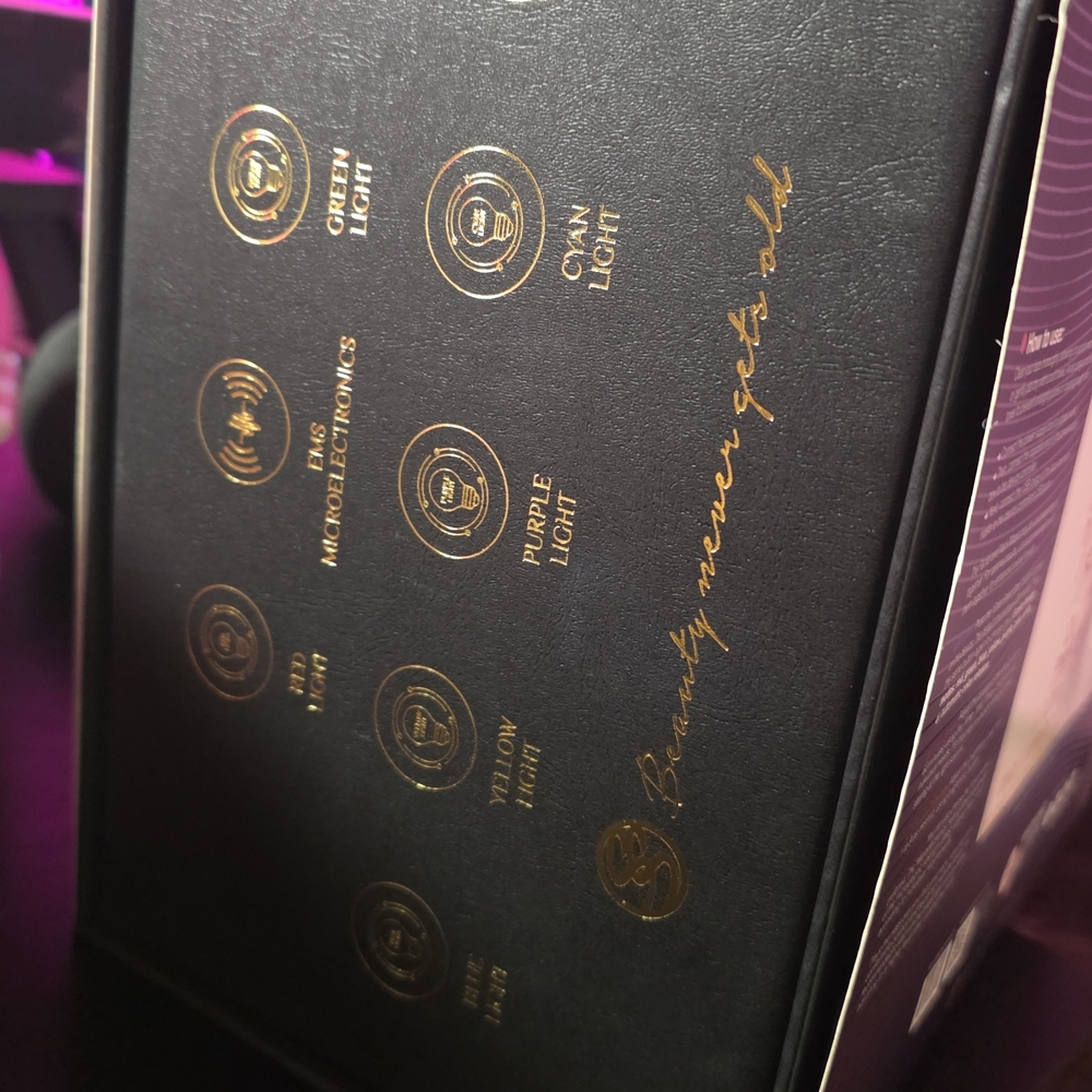 Prediré Paris 8 Element Gold LED Photon Therapy Wired Face & Neck Mask - Picture 3 of 5